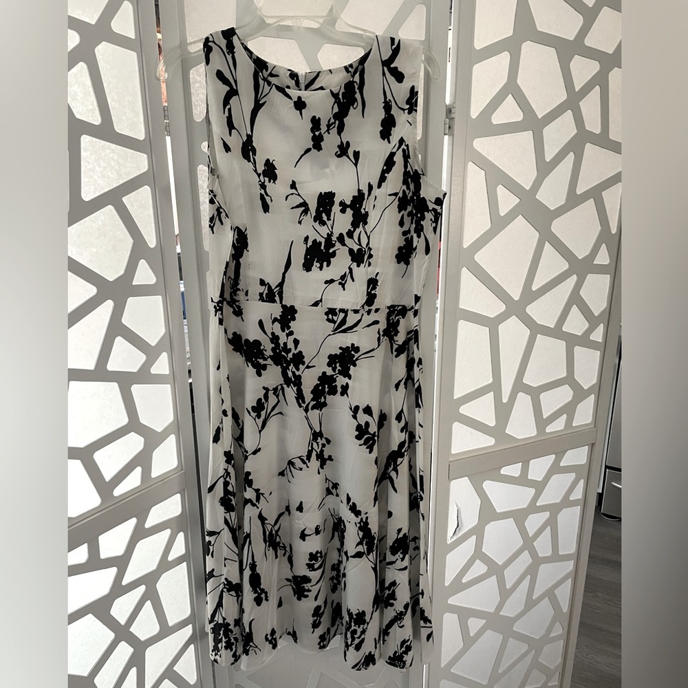 Women’s Black & White Floral Dress Size XL